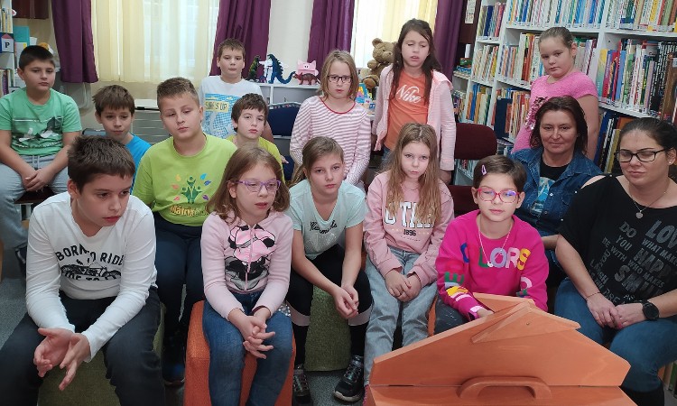 Mesés könvytárismereti óra a MátrixSuli 3. és 4. osztályos diákjaival