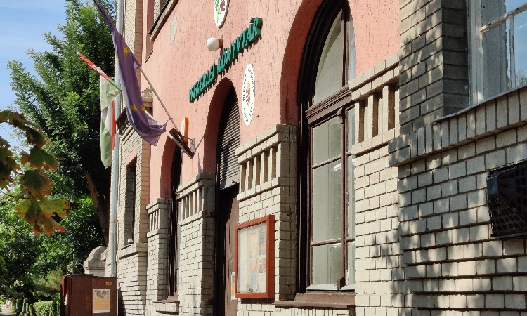 Októberi költőink - Versbarátok klubja :: 2025.10.03.