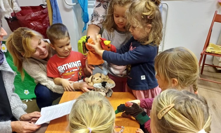 Őszi mesék és kézműveskedés - Péntek esti mesék :: 2024.10.18.