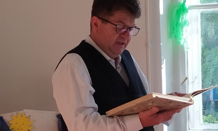 A népmese napjának ünnepe meseórával és papírszínházas mesével :: 2023. 09. 29.