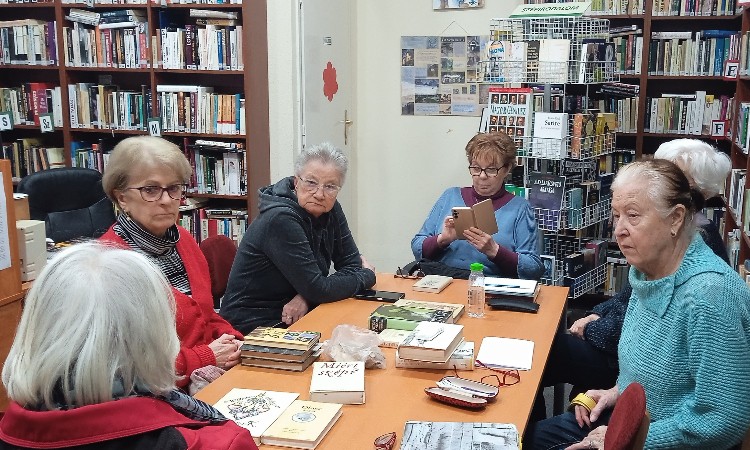 Közös verselés a költészet nemzetközi napja alkalmából - Versbarátok klubja :: 2024.03.01.