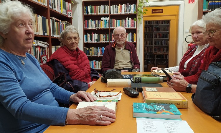 Májusi verselés - Versbarátok klubja :: 2026.05.13.