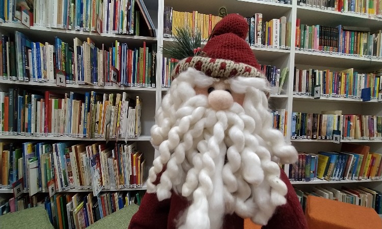 Mikulásváró mesék és közös kézműveskedés -  Péntek esti mesék :: 2024.11.29.