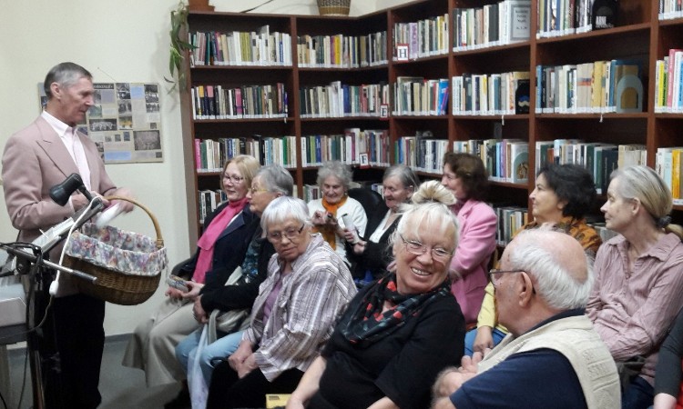 Nőnapi és tavaszhívogató francia dallamok világa