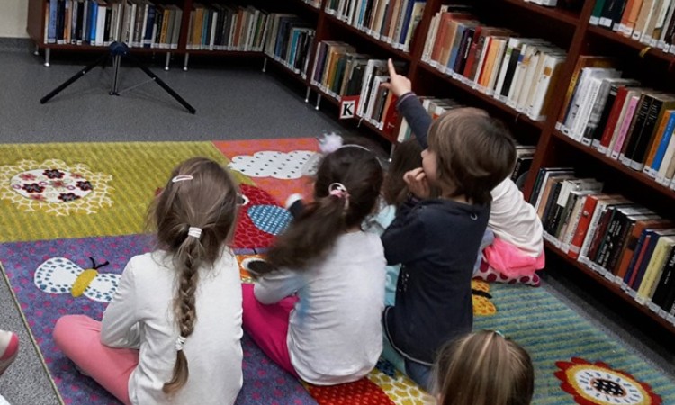 Péntek esti mesék - Népszerű mesék diafilmen