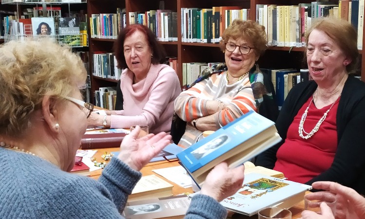 PETŐFIRŐL - PETŐFITŐL - Versbarátok klubja