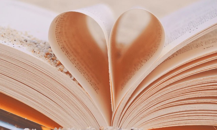 A magyar költészet napja - VERS-TÉR a Kós Károly téren - ELMARAD