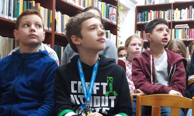 AZ ANYANYELV NEMZETKÖZI NAPJA - Kós Károly Általános Iskola 5. a osztályos diákcsoportja :: 2023. 02. 21.