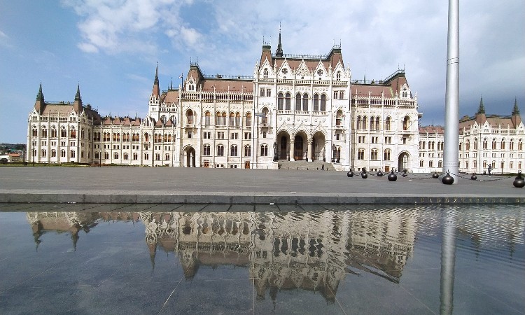 Versbarátok klubja - Béke az irodalomban