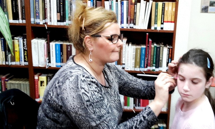 Péntek esti mesék  - színpompás arcfestés és kézműveskedés