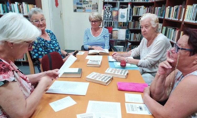 Szerelmek versszakokban - Versbarátok klubja :: 2024.09.06.