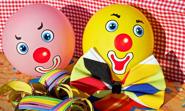 Farsangi mesék - Itt a farsang, áll a bál …