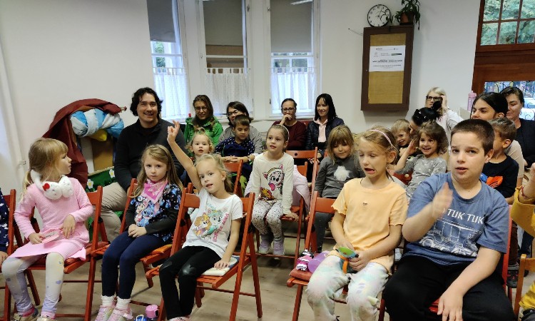 Bábos népmese és közös kézműveskedés - Péntek esti mesék :: 2025.09.26.