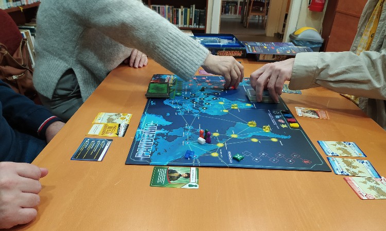 Társasjáték klub felnőtteknek a Wekerlei Könyvtárban :: 2024.04.15.