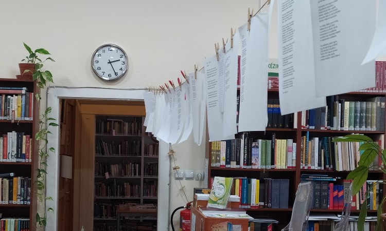 FELHÍVÁS - VERSFAL a Wekerlei Könyvtárban :: 2024.03.18-04.18.