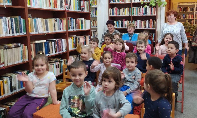 Egy mesés délelőtt a Wekerlei Könyvtárban -  Pesterzsébeti Gézengúz Óvoda Vackor Tagóvodájának Levendula csoportja