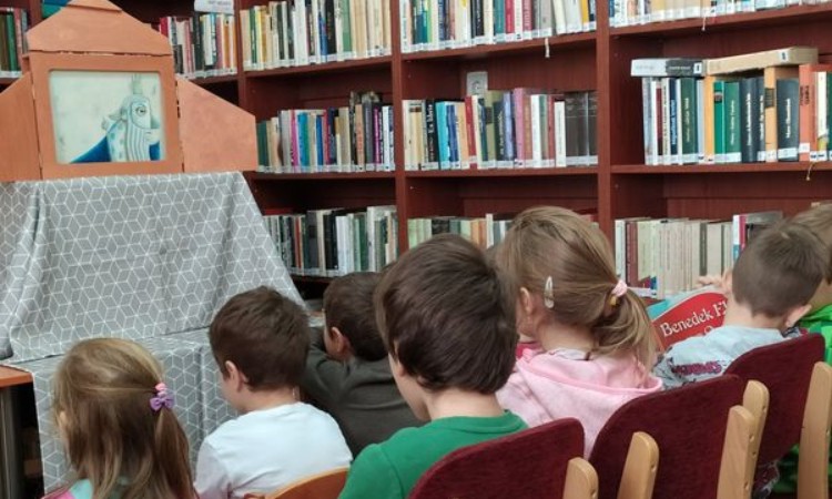 „Mesés” népmese nap - Péntek esti mesék :: 2024.09.20.