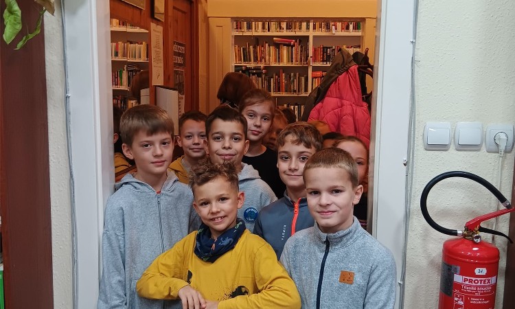 Rendhagyó könyvtári óra :: 2024.10.09.