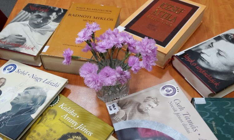 Versek anyákról és gyermekekről - Versbarátok klubja :: 2024.05.03.