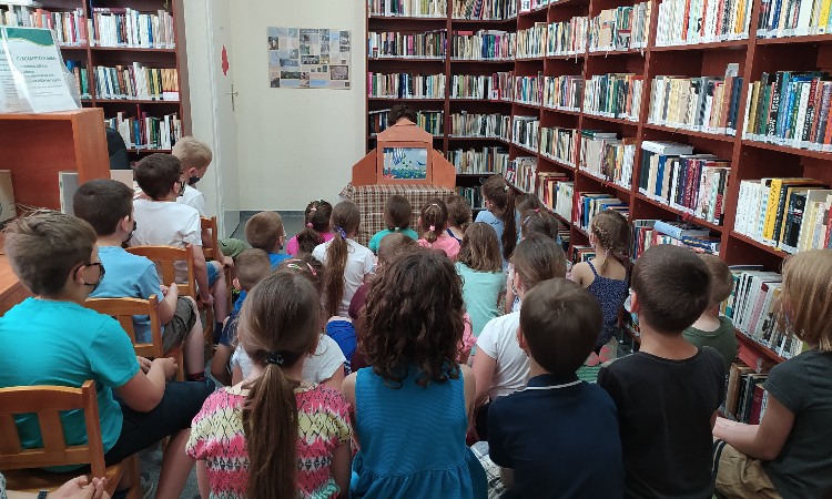 Mesés könyvtári óra kispesti iskolásoknak
