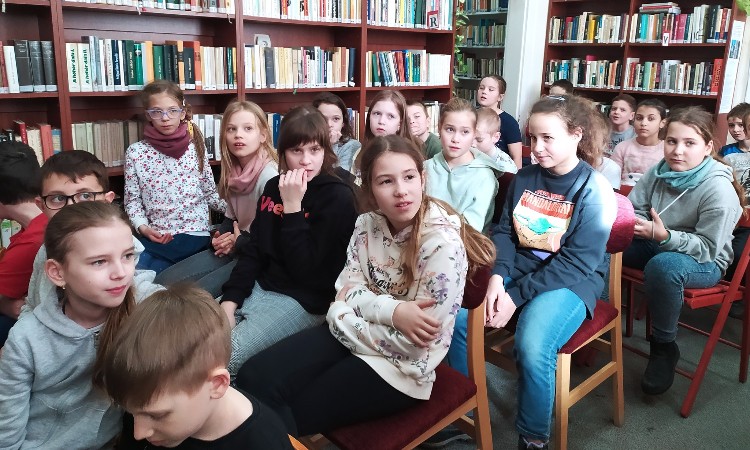 AZ ANYANYELV NEMZETKÖZI NAPJA - Kós Károly Általános Iskola 3. osztályos diákjai :: 2023. 02. 21.