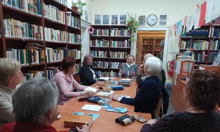 Júniusi költők és költemények - Versbarátok klubja