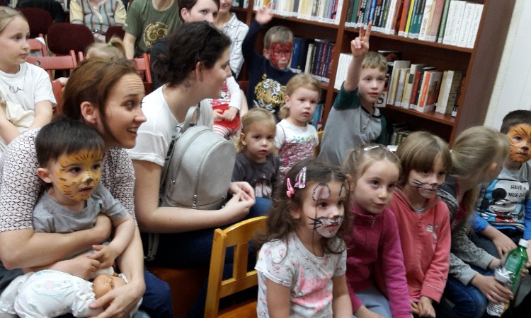 Péntek esti mesék - Gyermeknapi bűvészkedés és arcfestés