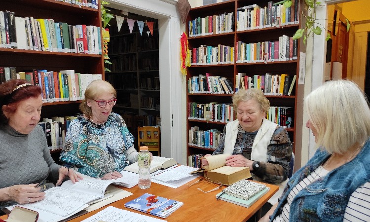 Májusi versözön - Versbarátok klubja :: 2023. 05. 12.