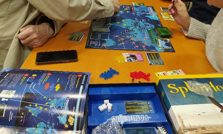 Társasjáték klub felnőtteknek a Wekerlei Könyvtárban :: 2024.04.03.