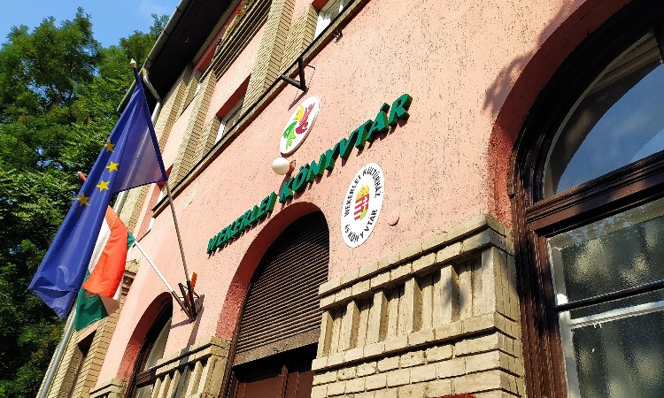 Wekerlei Könyvtár - Kedves családi könyvtár Wekerle szívében - Nyári Wekerle fotókon egy héten át