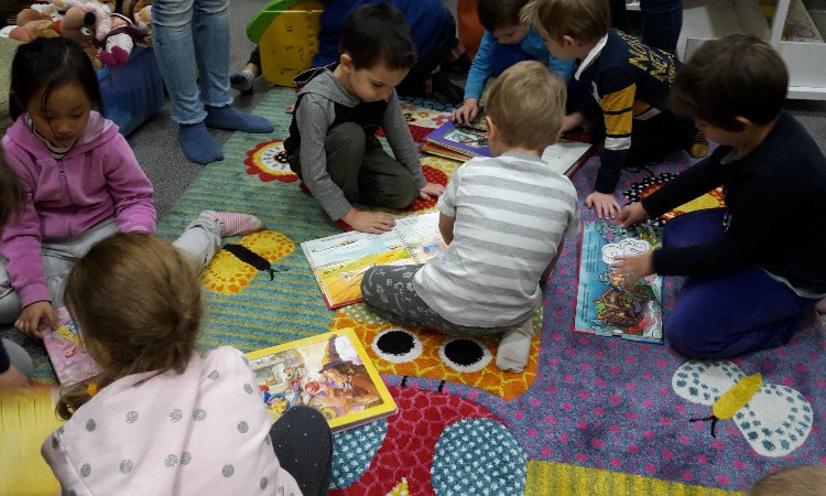Rendhagyó könyvtári óra - Árnyas Óvoda, Süni csoport