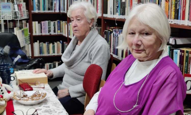 Adventi versünnep - Versbarátok klubja :: 2025.12.05.