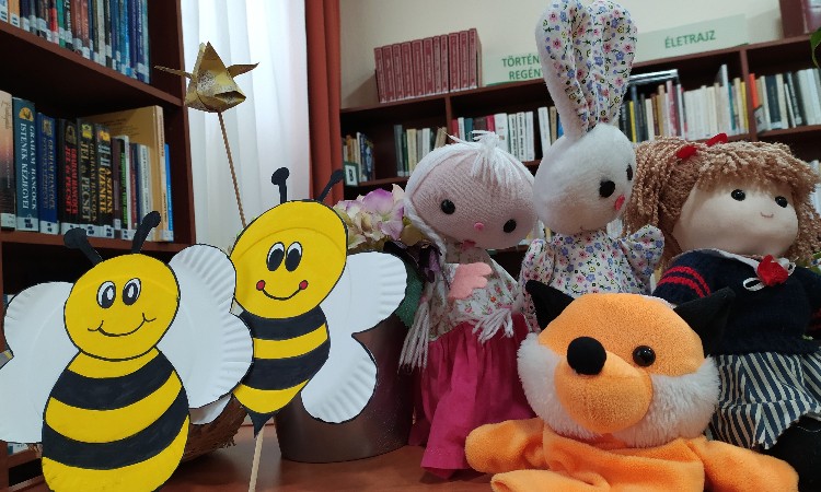 Itt a farsang, áll a bál …