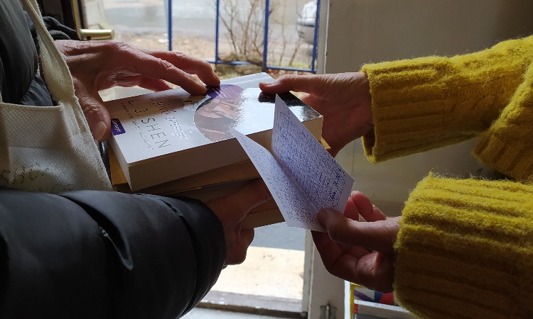 „HÍVOGATÓ KÖNYVTÁRI AJTÓ” - kölcsönzés szerdánként