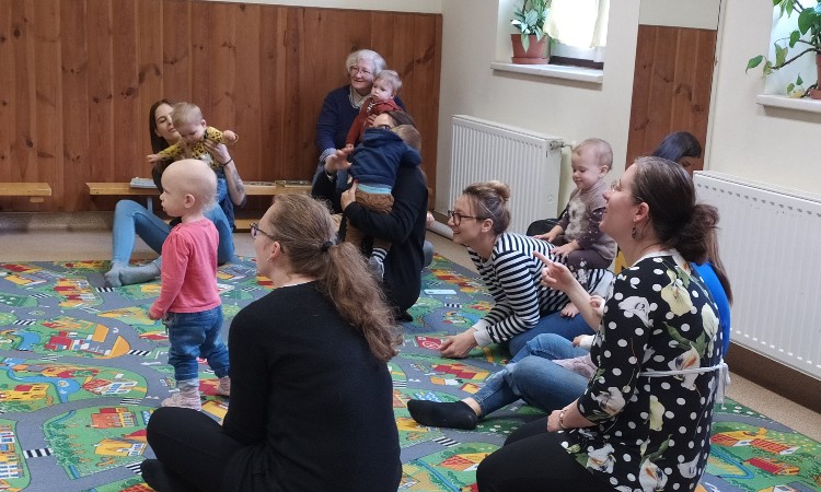 „Könyves” óra a Wekergő Baba-Mama Körben - 2023. 10. 09.