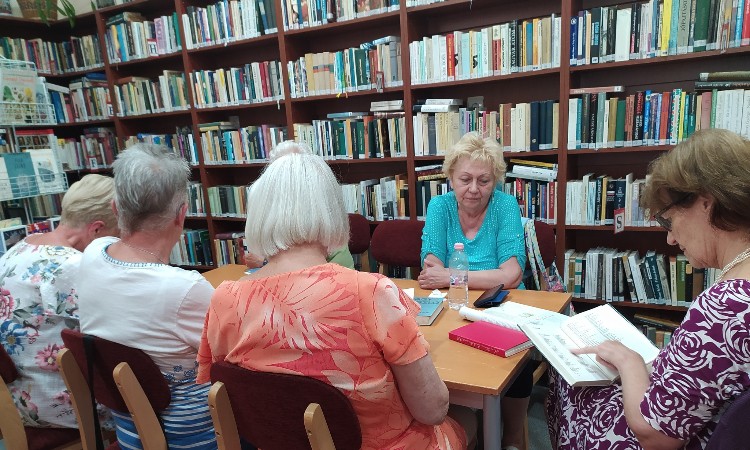 Októberi költőink - Versbarátok klubja :: 2025.10.03.